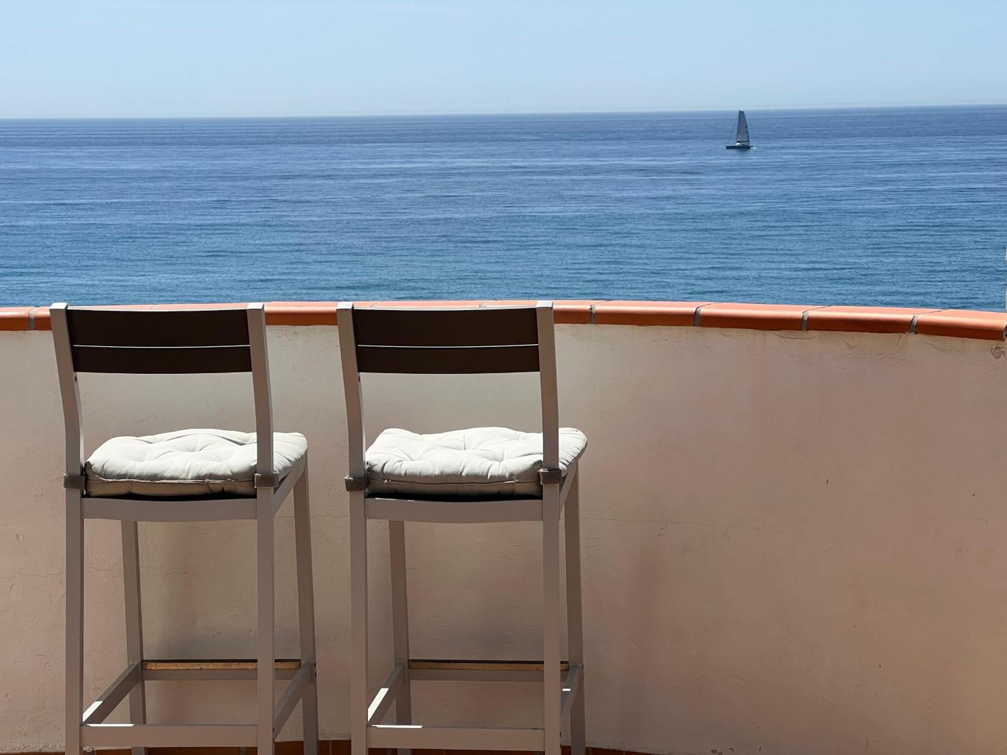 Beachfront Penthouse Apartment With Large Terrace And Breathtaking Sea Views Close To Marbella Spain Sitio de Calahonda Eksteriør billede