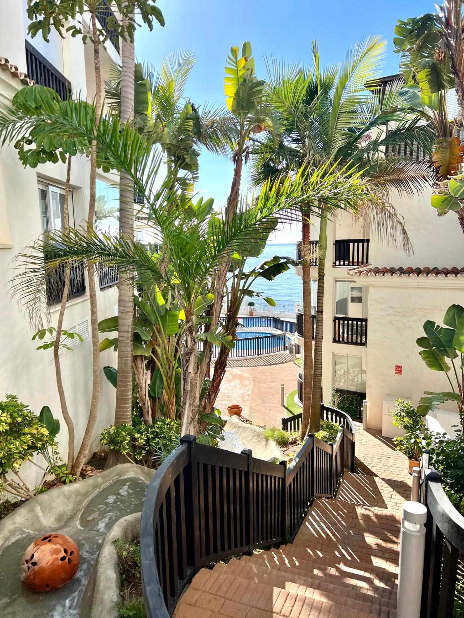 Beachfront Penthouse Apartment With Large Terrace And Breathtaking Sea Views Close To Marbella Spain Sitio de Calahonda Eksteriør billede
