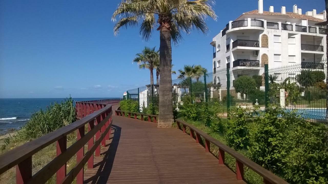 Beachfront Penthouse Apartment With Large Terrace And Breathtaking Sea Views Close To Marbella Spain Sitio de Calahonda Eksteriør billede