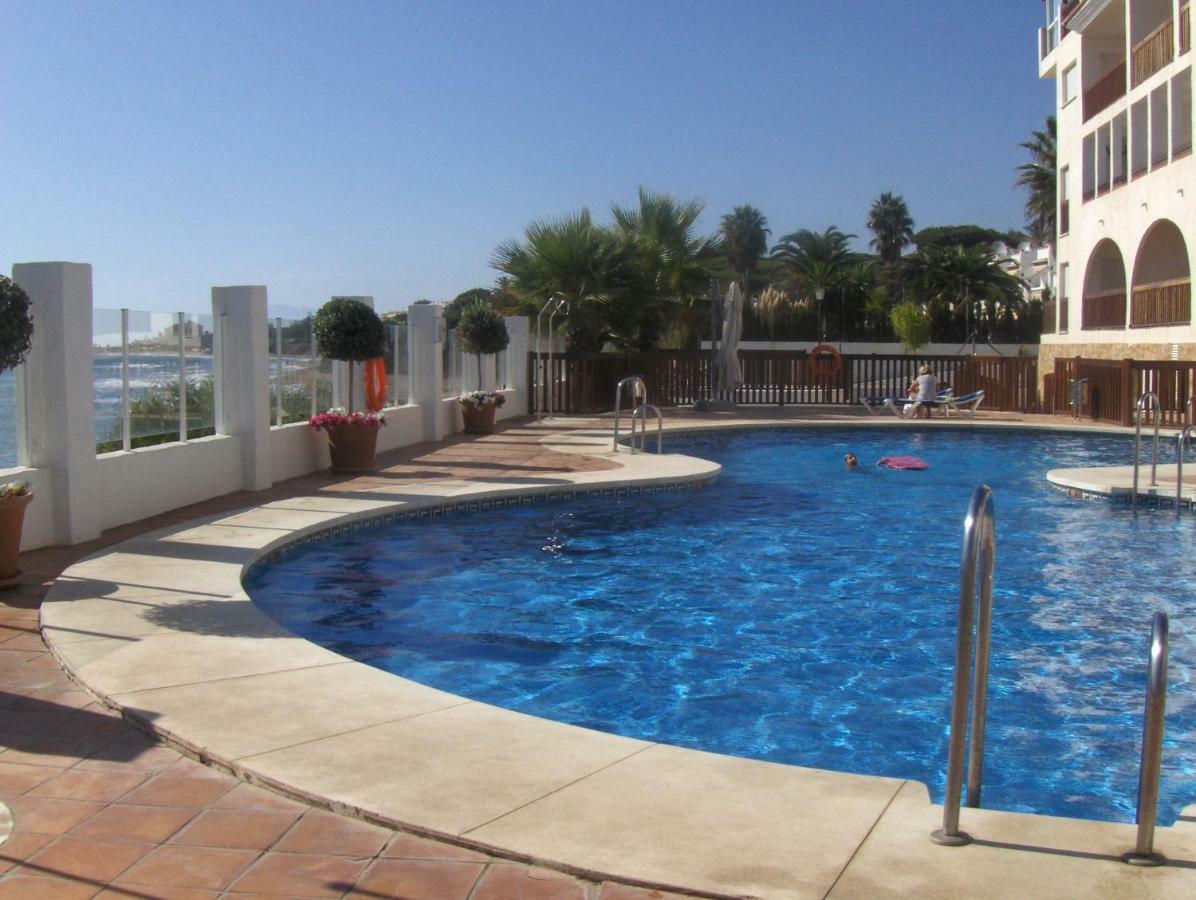 Beachfront Penthouse Apartment With Large Terrace And Breathtaking Sea Views Close To Marbella Spain Sitio de Calahonda Eksteriør billede