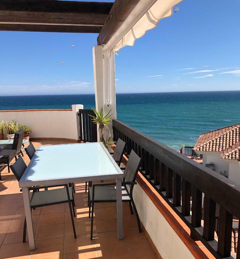 Beachfront Penthouse Apartment With Large Terrace And Breathtaking Sea Views Close To Marbella Spain Sitio de Calahonda Eksteriør billede
