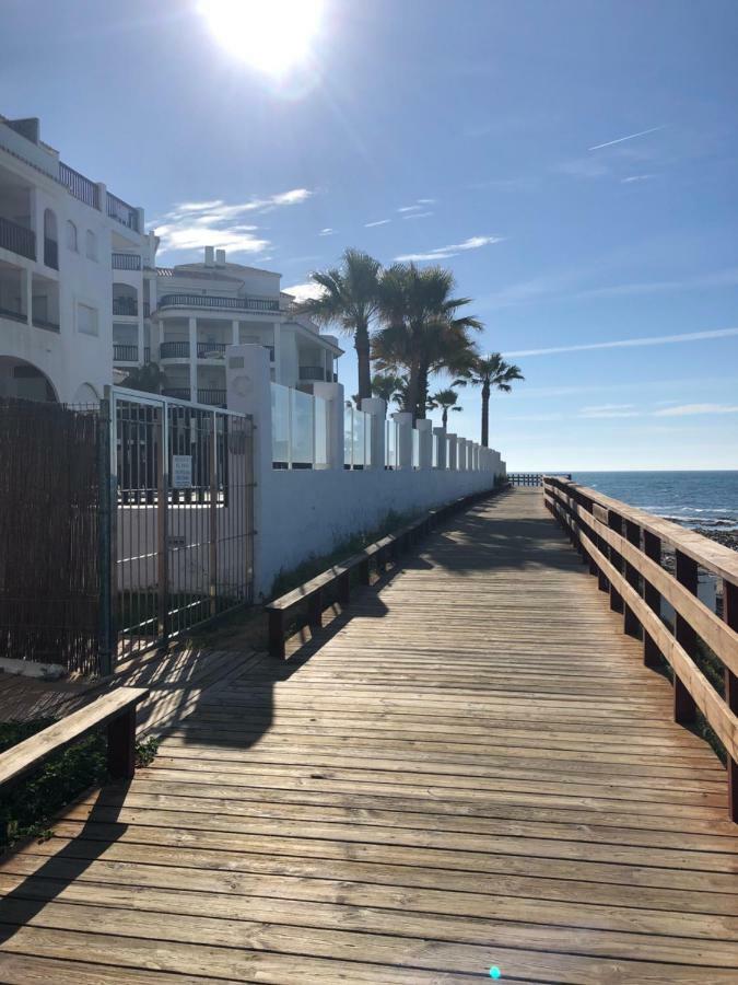 Beachfront Penthouse Apartment With Large Terrace And Breathtaking Sea Views Close To Marbella Spain Sitio de Calahonda Eksteriør billede